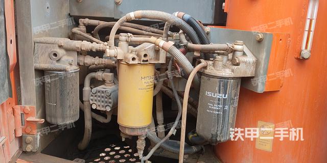 液压泵舱室正面整体（整机外观）