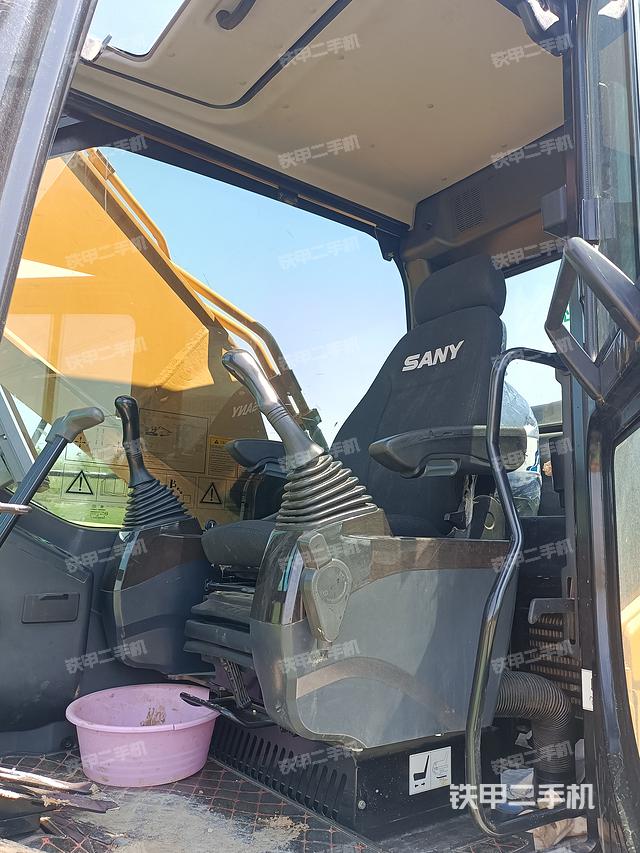 驾驶室整体（整机外观）