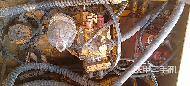 回转马达和主控阀（整机外观）