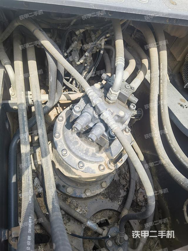 回转马达和主控阀（整机外观）