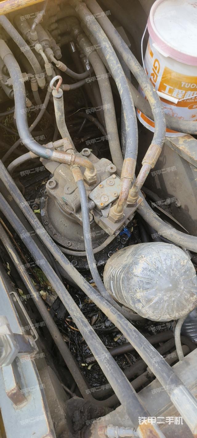 回转马达和主控阀（整机外观）