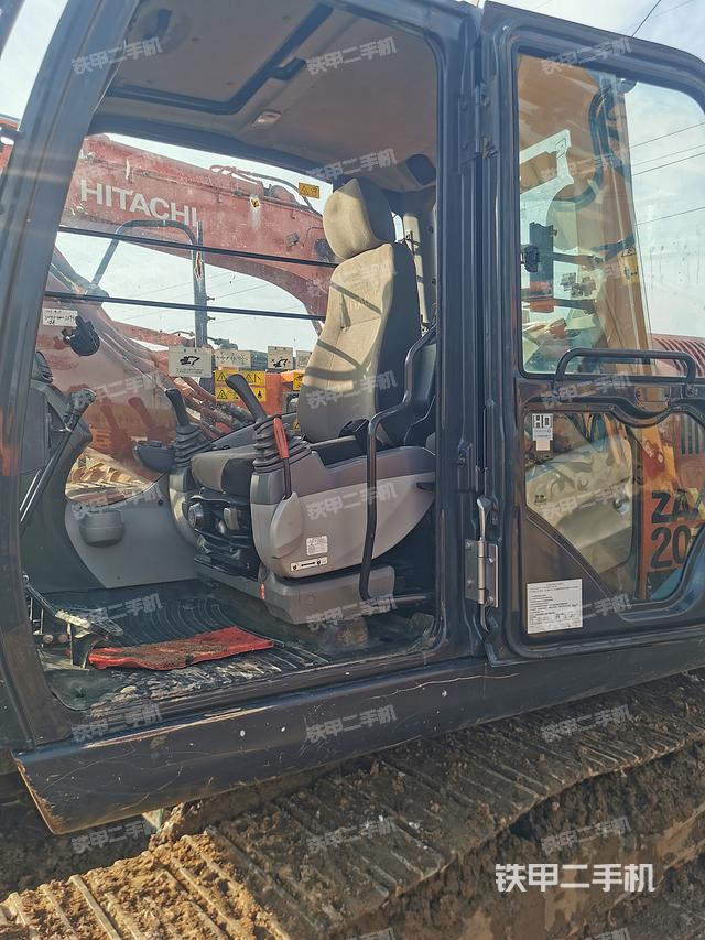 驾驶室整体（整机外观）