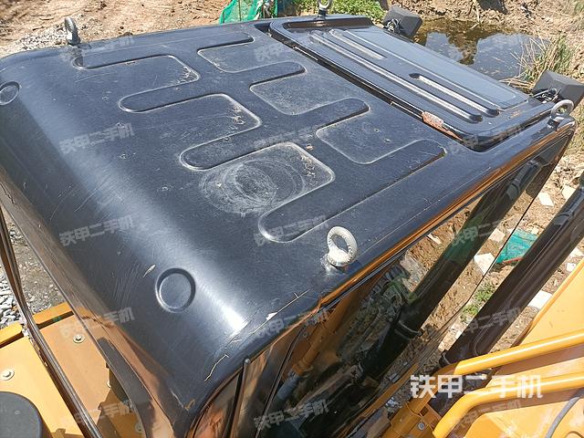 驾驶室顶部（整机外观）