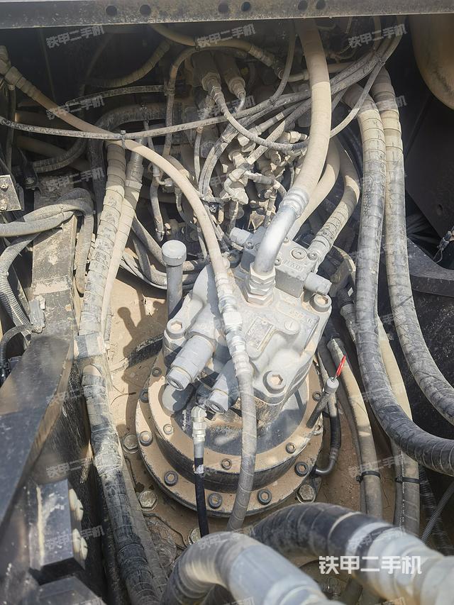 回转马达和主控阀（整机外观）