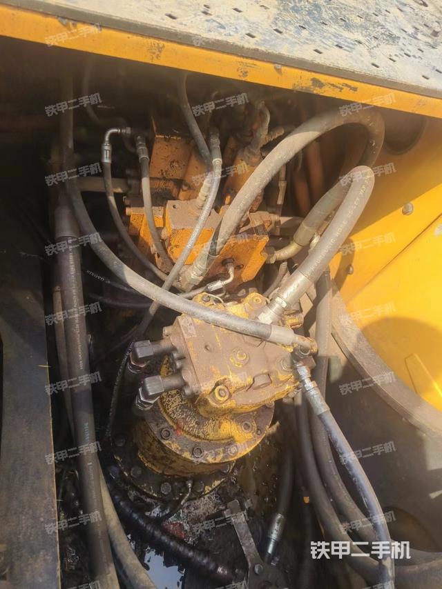 回转马达和主控阀（整机外观）