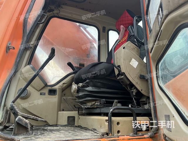 驾驶室整体（整机外观）