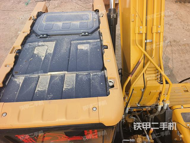 驾驶室顶部（整机外观）