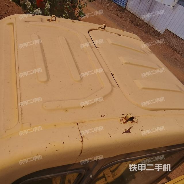 驾驶室顶部（整机外观）