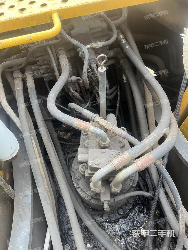 回转马达和主控阀（整机外观）