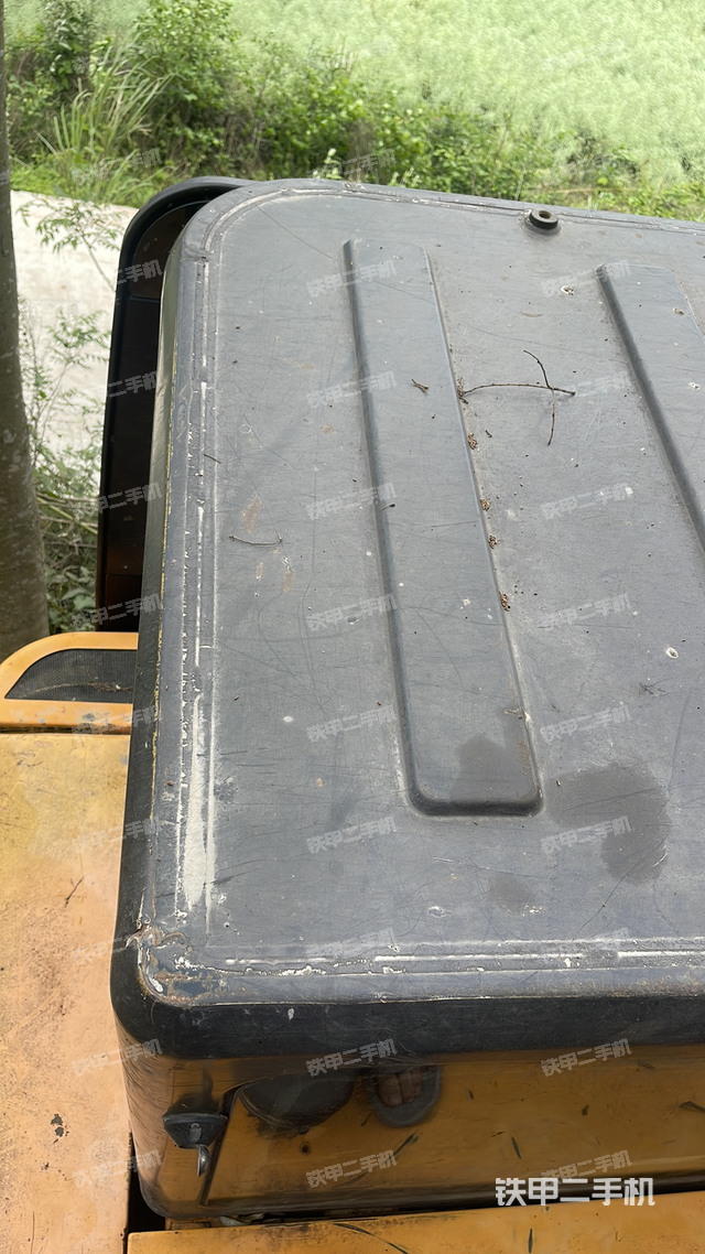 驾驶室顶部（整机外观）