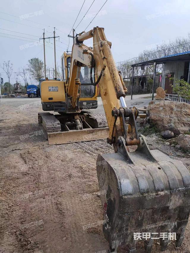 回转马达和主控阀（整机外观）