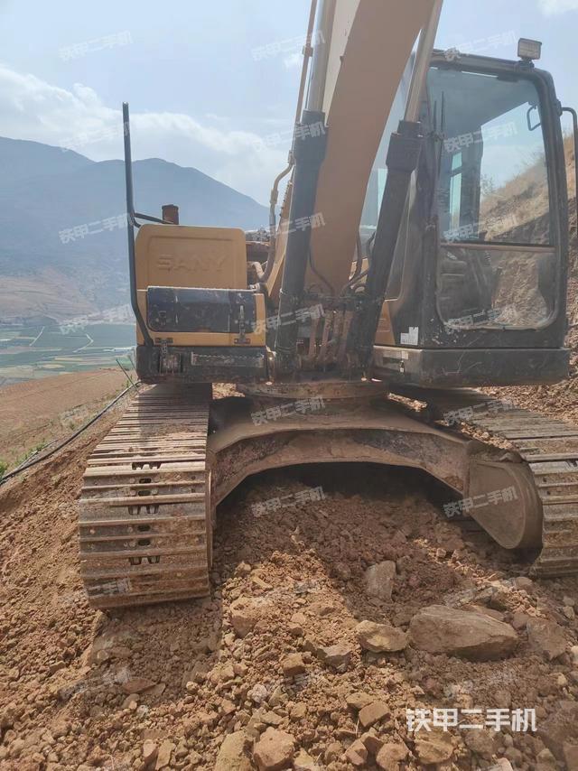 回转马达和主控阀（整机外观）