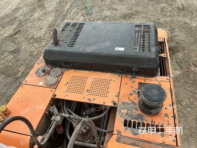 回转马达和主控阀（整机外观）