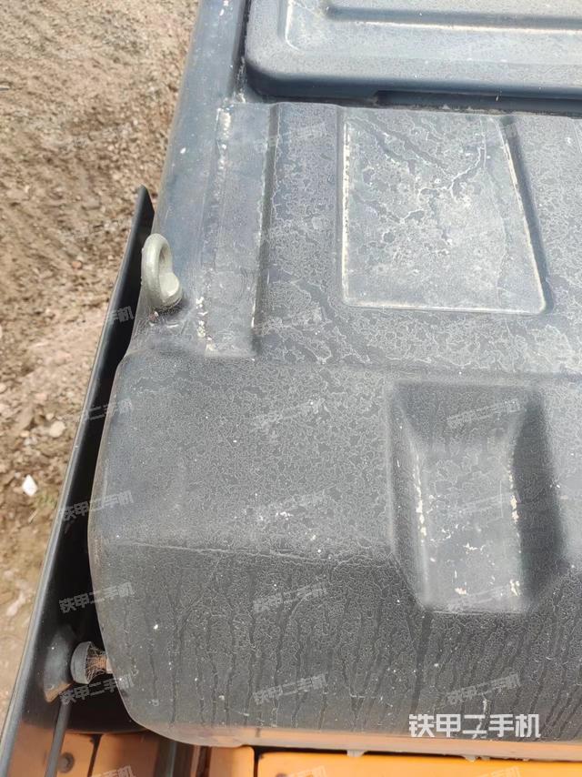 驾驶室顶部（整机外观）