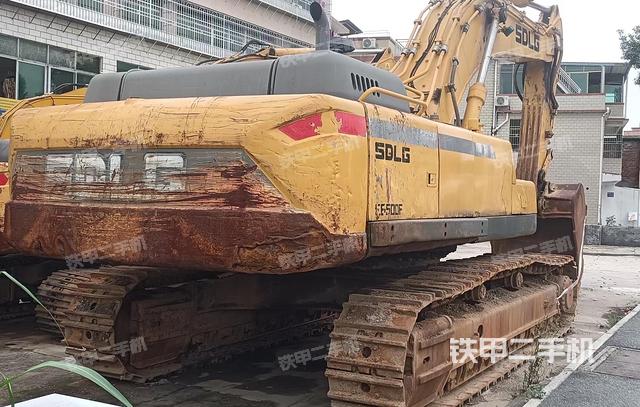 驾驶室顶部（整机外观）