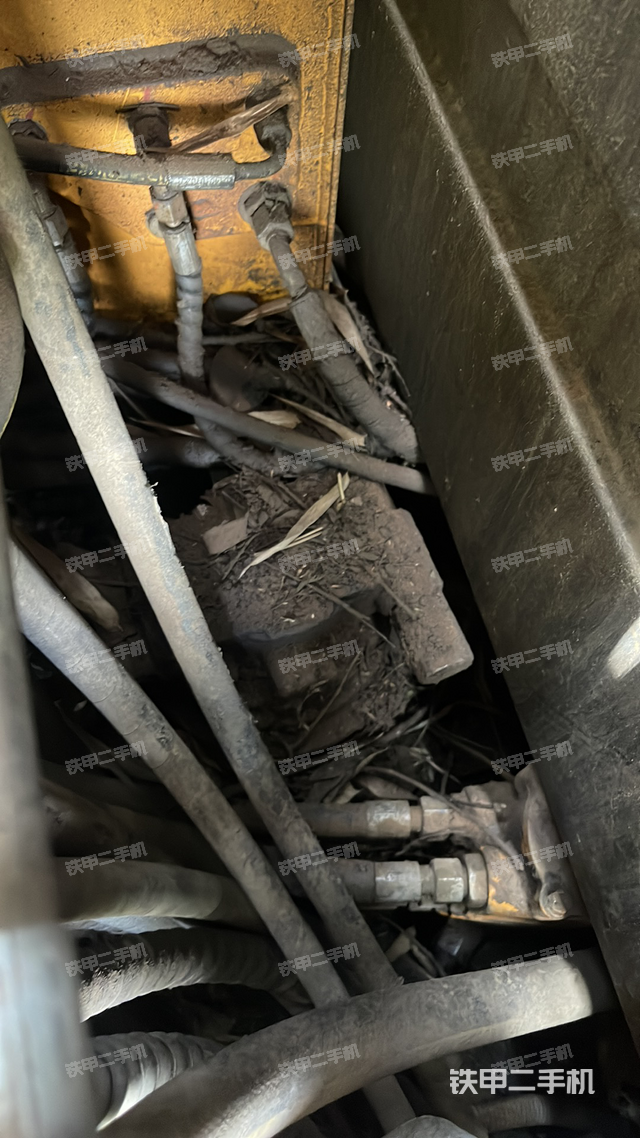 回转马达和主控阀（整机外观）