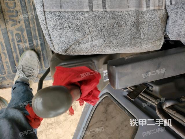 座椅左侧控制台/音响/含左手柄（驾驶室部分）