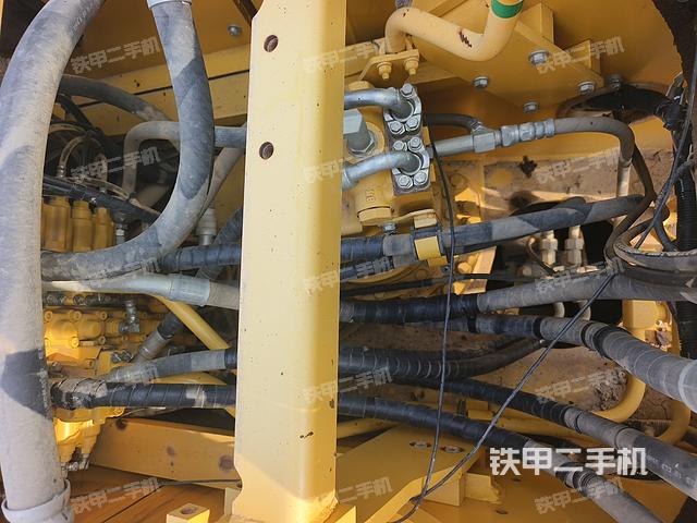 回转马达和主控阀（整机外观）