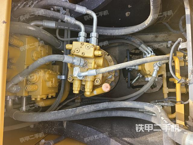 回转马达和主控阀（整机外观）