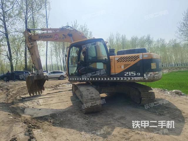 现代R215-9挖掘机