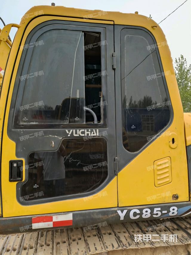  驾驶室正侧（驾驶室部分）