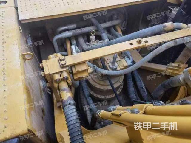 回转马达和主控阀（整机外观）