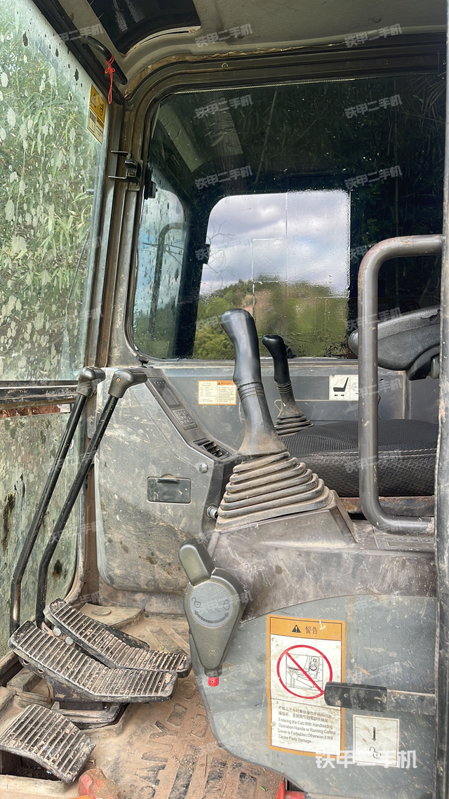 驾驶室整体（整机外观）