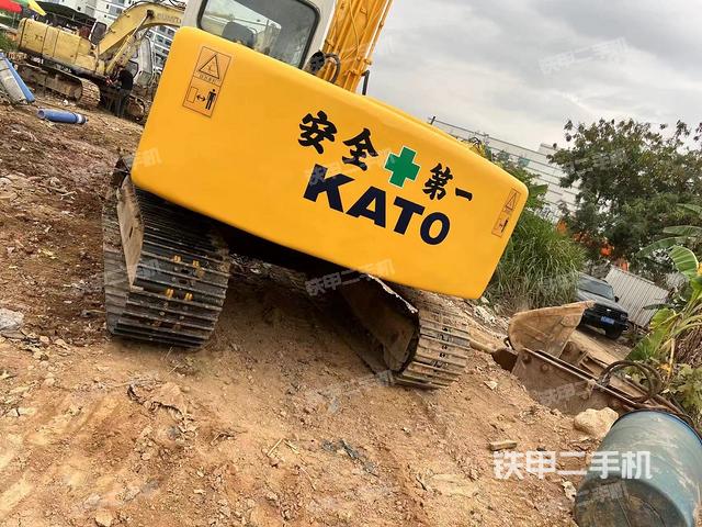 驾驶室顶部（整机外观）