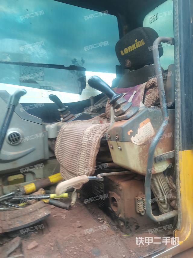 驾驶室顶部（整机外观）