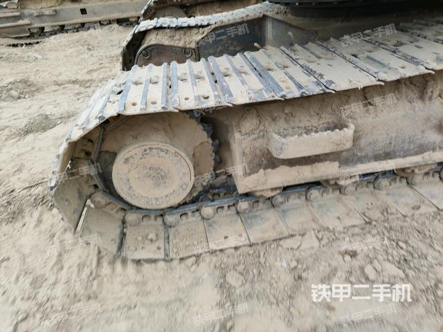 右驱动轮（行走机构）