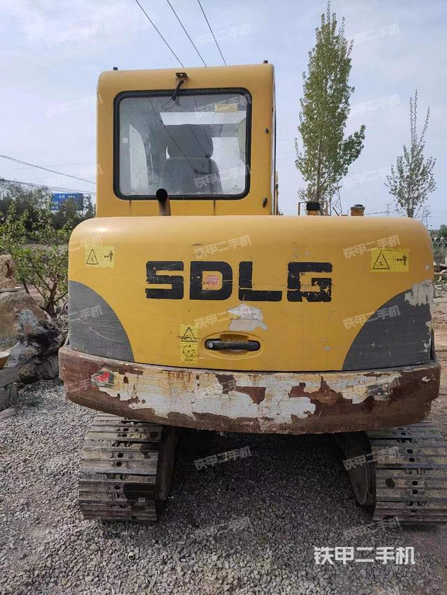 驾驶室顶部（整机外观）