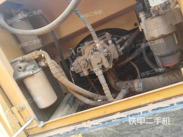 驾驶室顶部（整机外观）