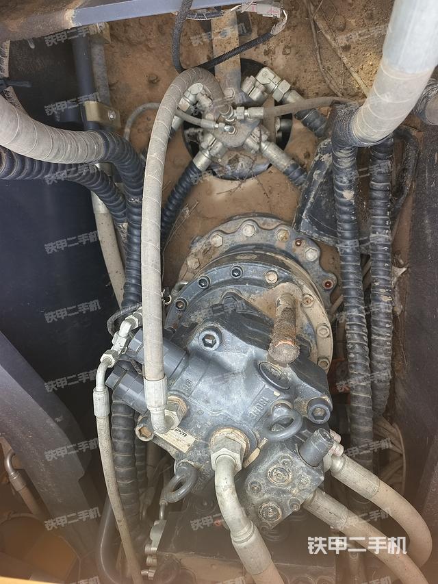 回转马达和主控阀（整机外观）