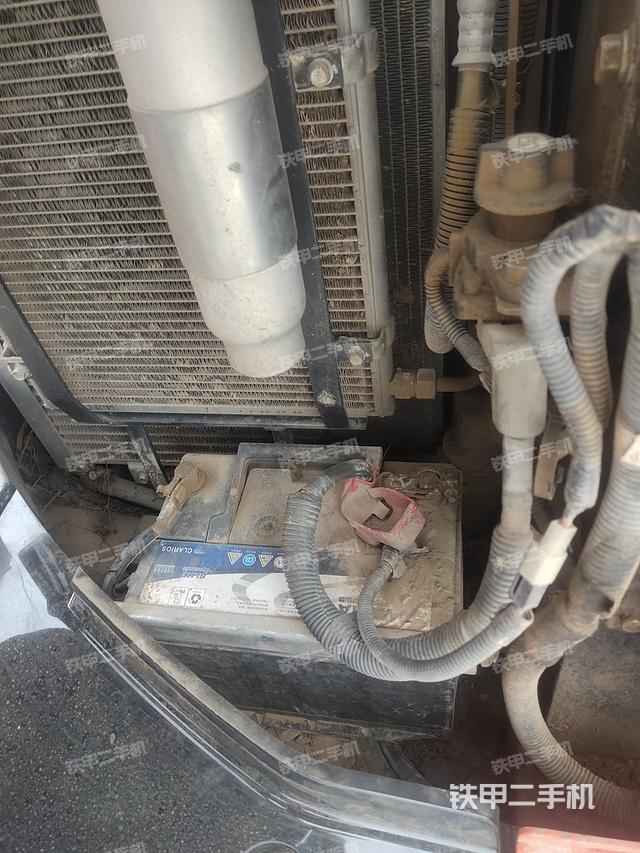 回转马达和主控阀（整机外观）