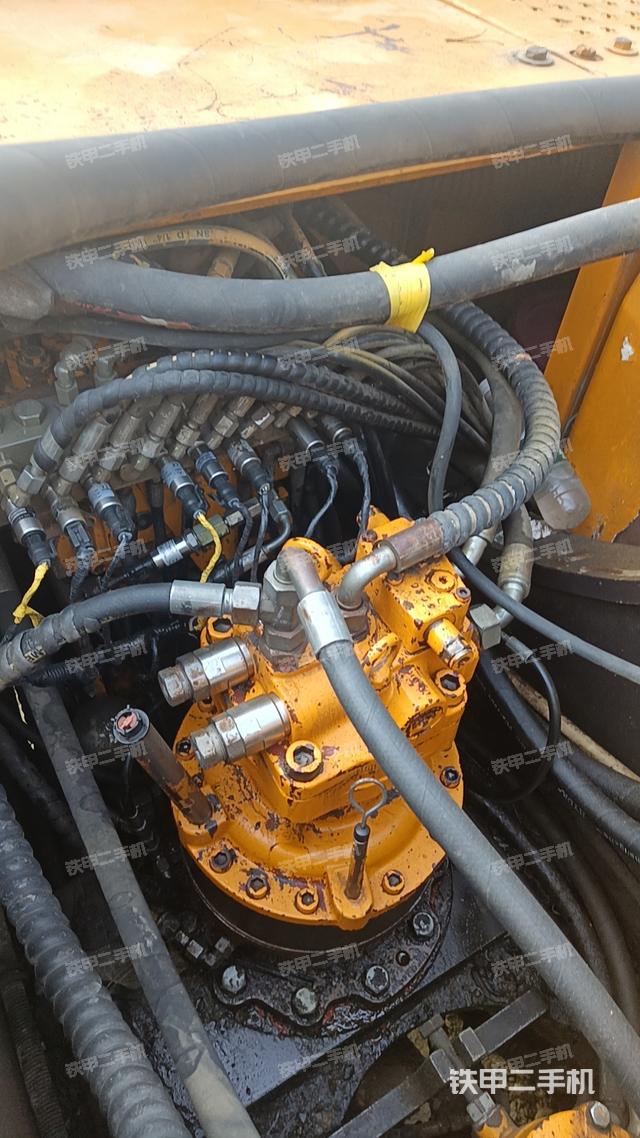 回转马达和主控阀（整机外观）