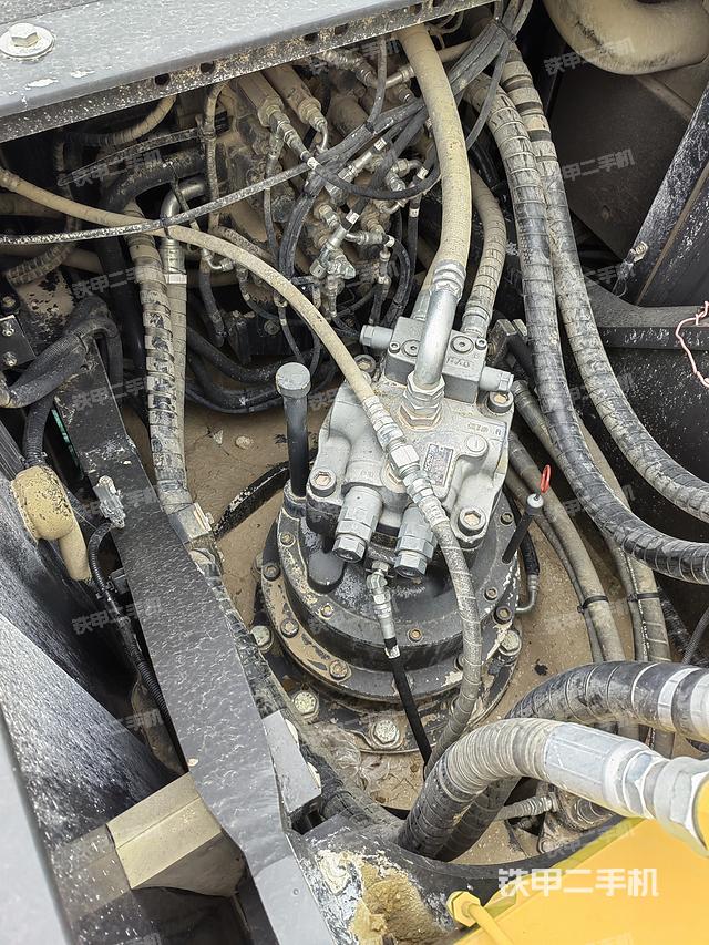 回转马达和主控阀（整机外观）