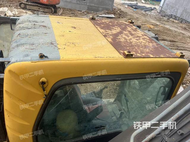 驾驶室顶部（整机外观）