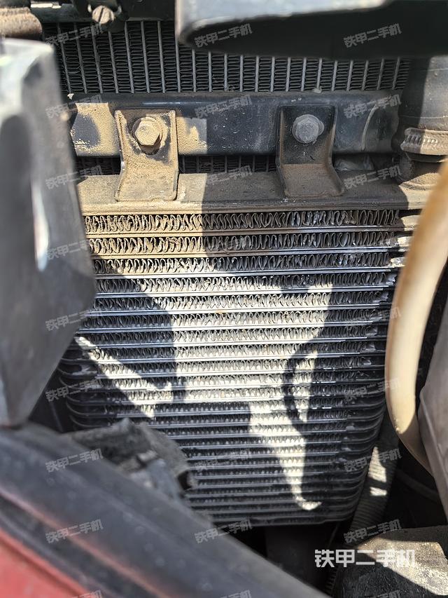 回转马达和主控阀（整机外观）