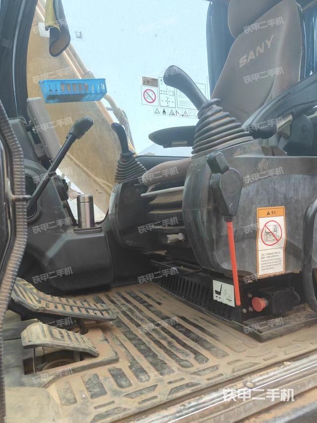 驾驶室整体（整机外观）