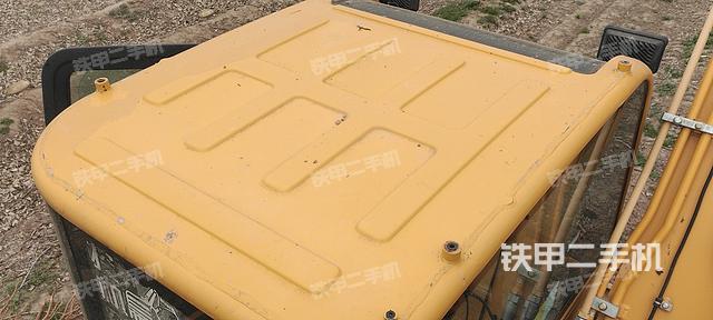 驾驶室顶部（整机外观）