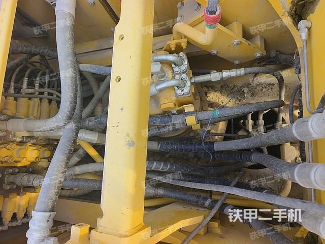 回转马达和主控阀（整机外观）