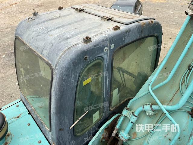 驾驶室顶部（整机外观）