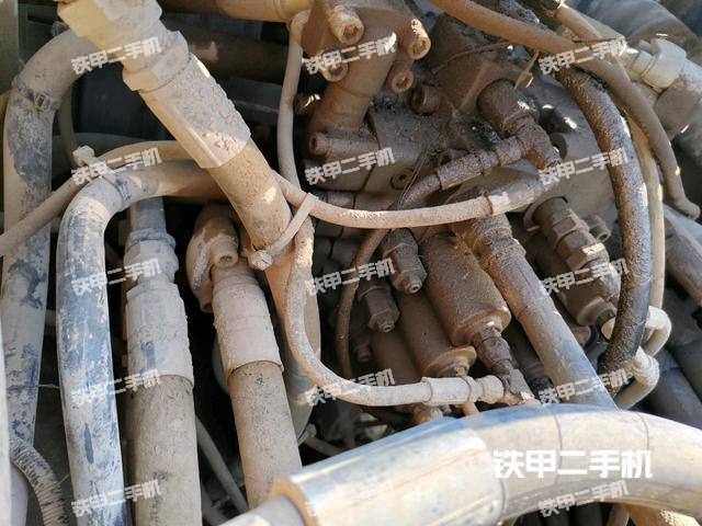 回转马达和主控阀（整机外观）