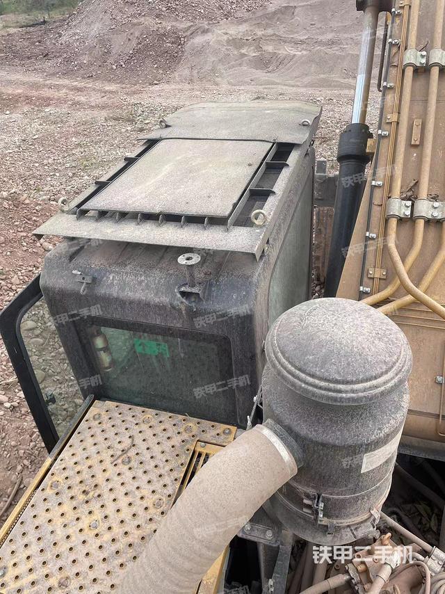 驾驶室顶部（整机外观）