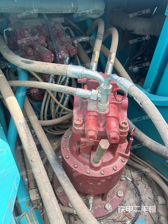 回转马达和主控阀（整机外观）