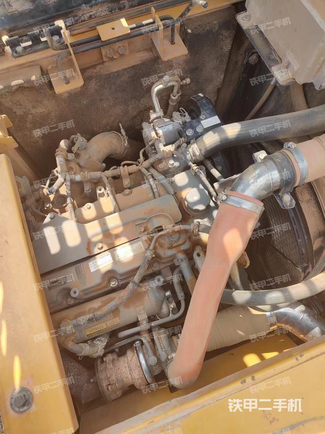 驾驶室顶部（整机外观）