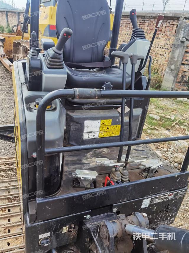 回转马达和主控阀（整机外观）