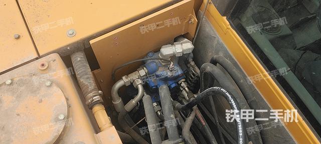 回转马达和主控阀（整机外观）