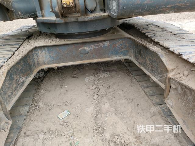 转盘和下车架正前（工作和回转装置）