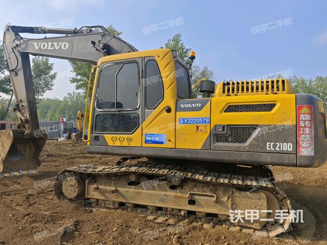 沃尔沃EC210D挖掘机